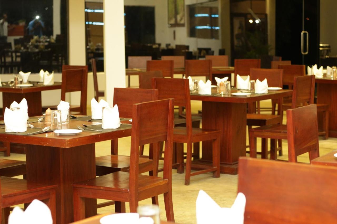 Jade Green Hotel Hambantota Esterno foto