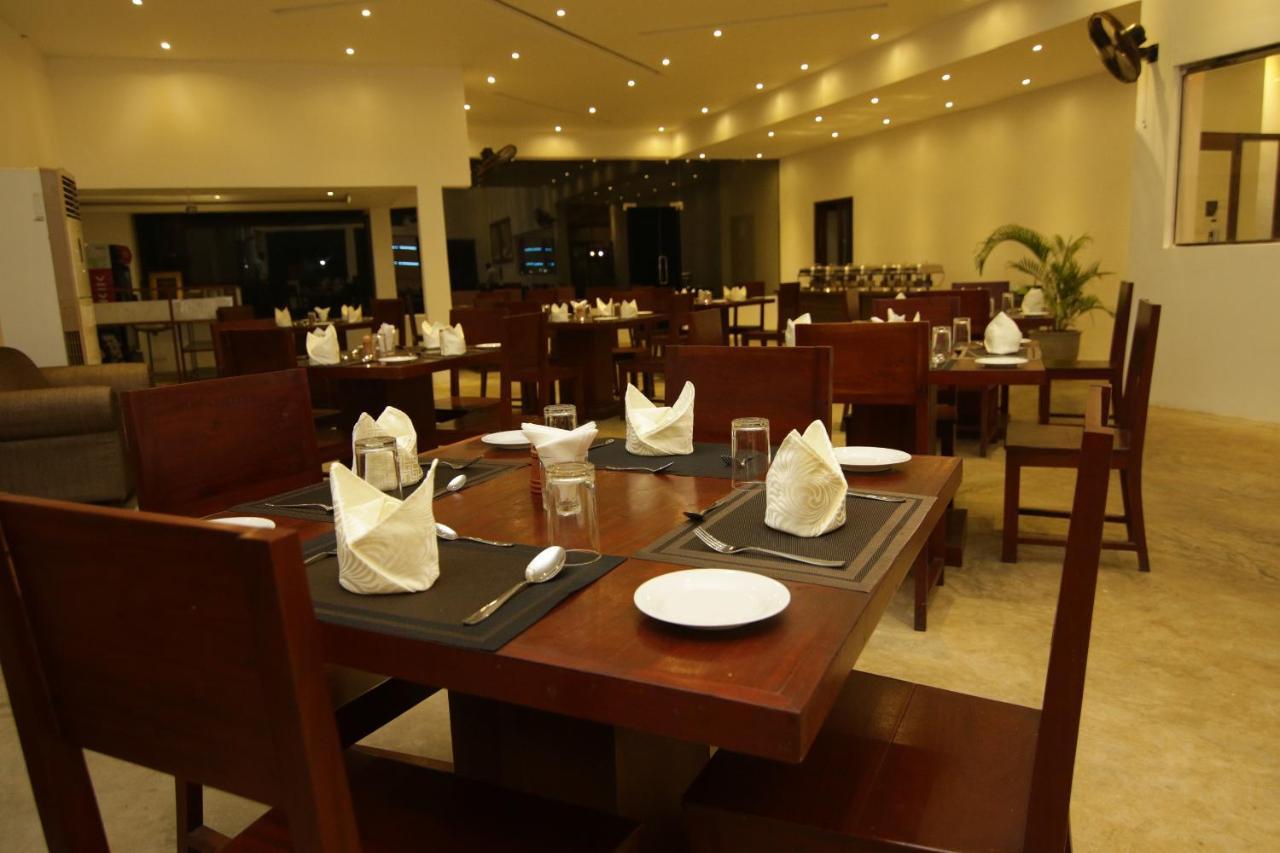 Jade Green Hotel Hambantota Esterno foto