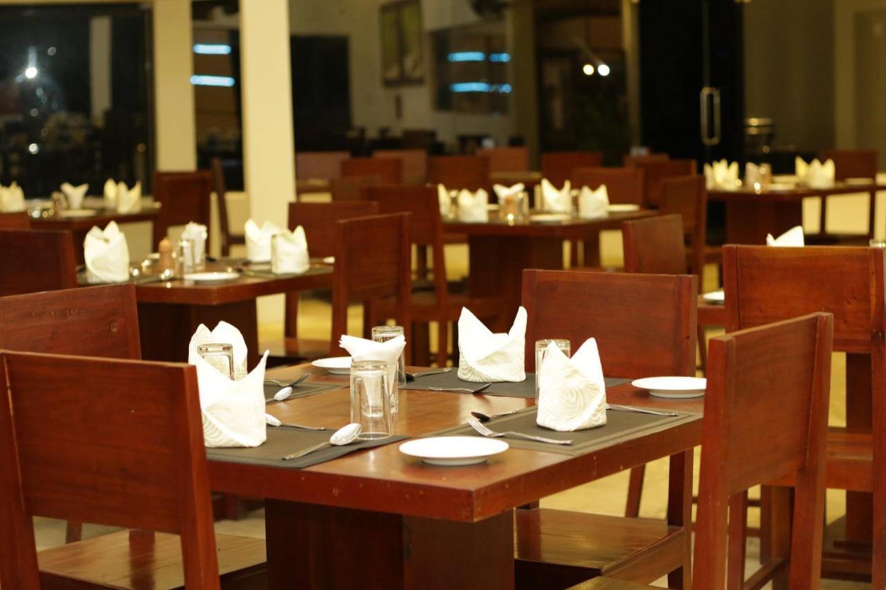 Jade Green Hotel Hambantota Esterno foto