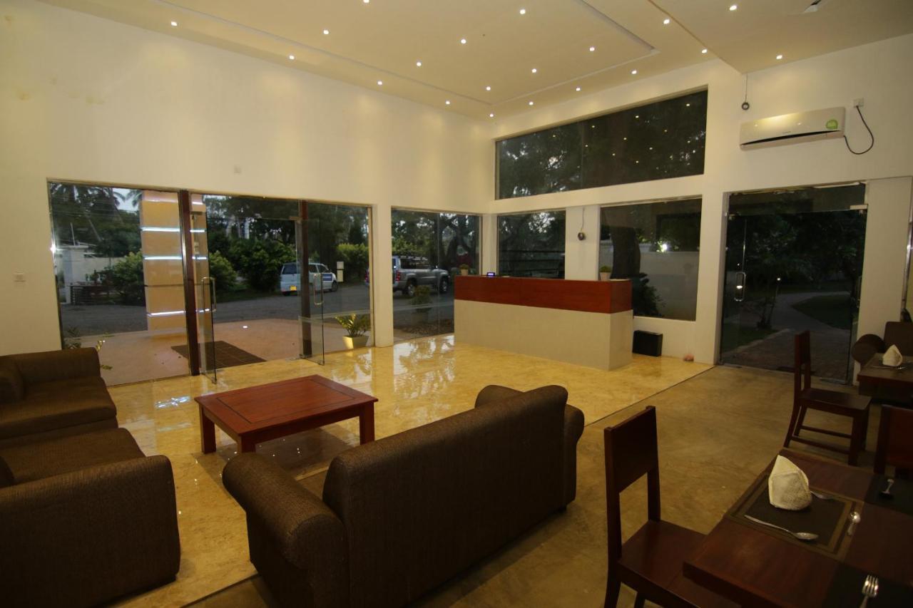 Jade Green Hotel Hambantota Esterno foto