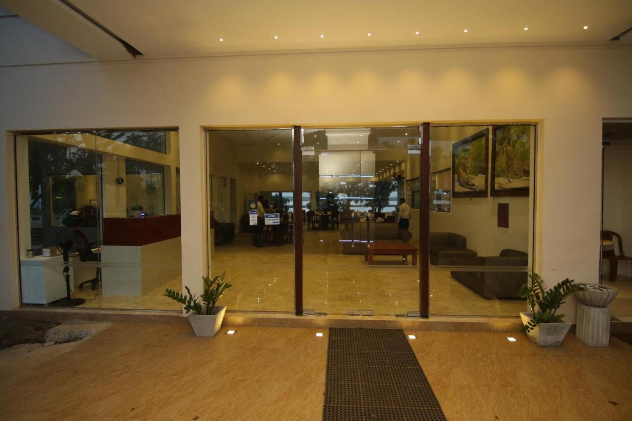 Jade Green Hotel Hambantota Esterno foto