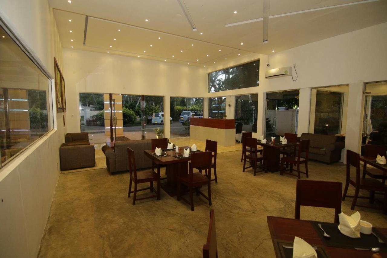 Jade Green Hotel Hambantota Esterno foto