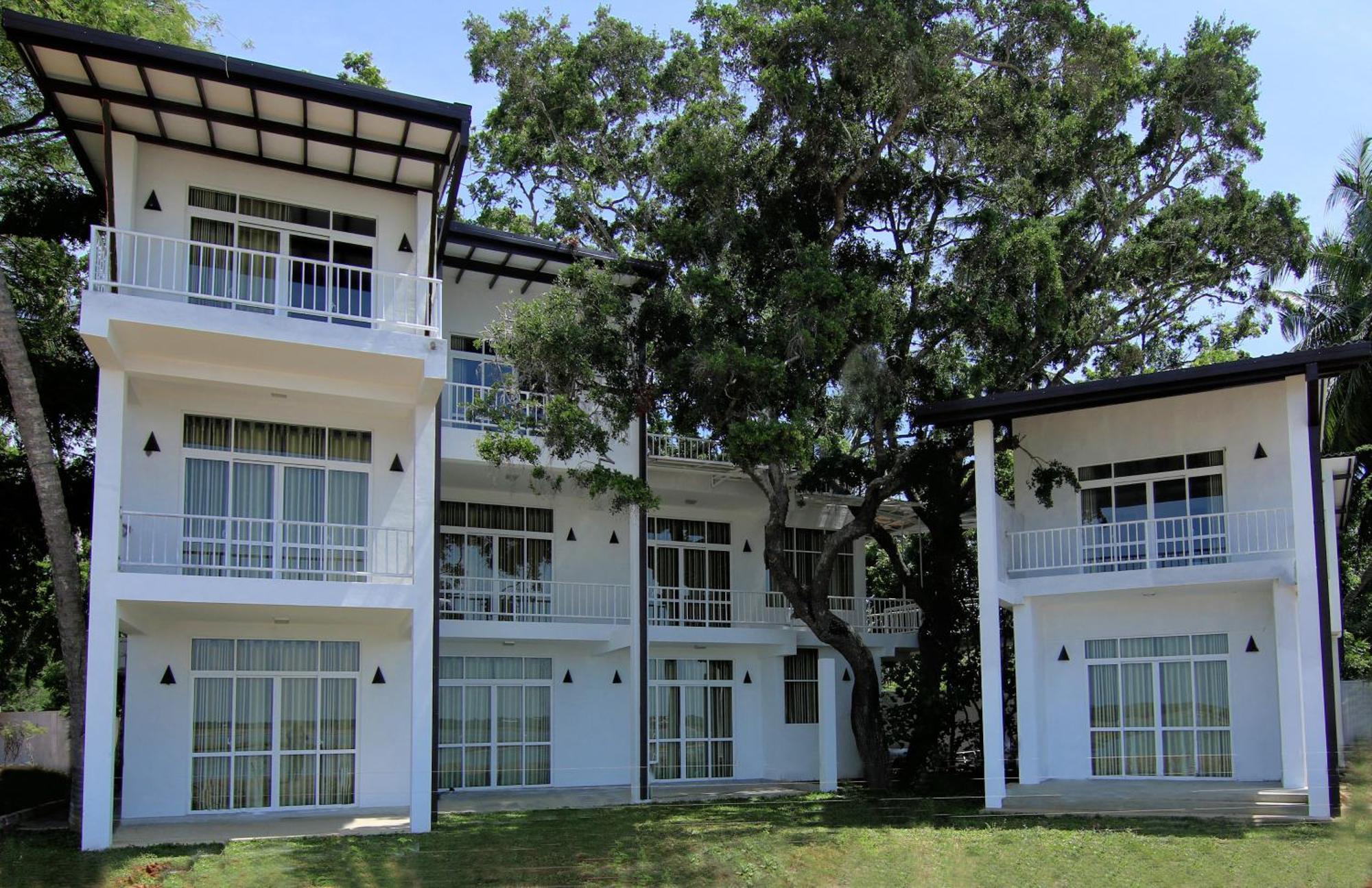 Jade Green Hotel Hambantota Esterno foto