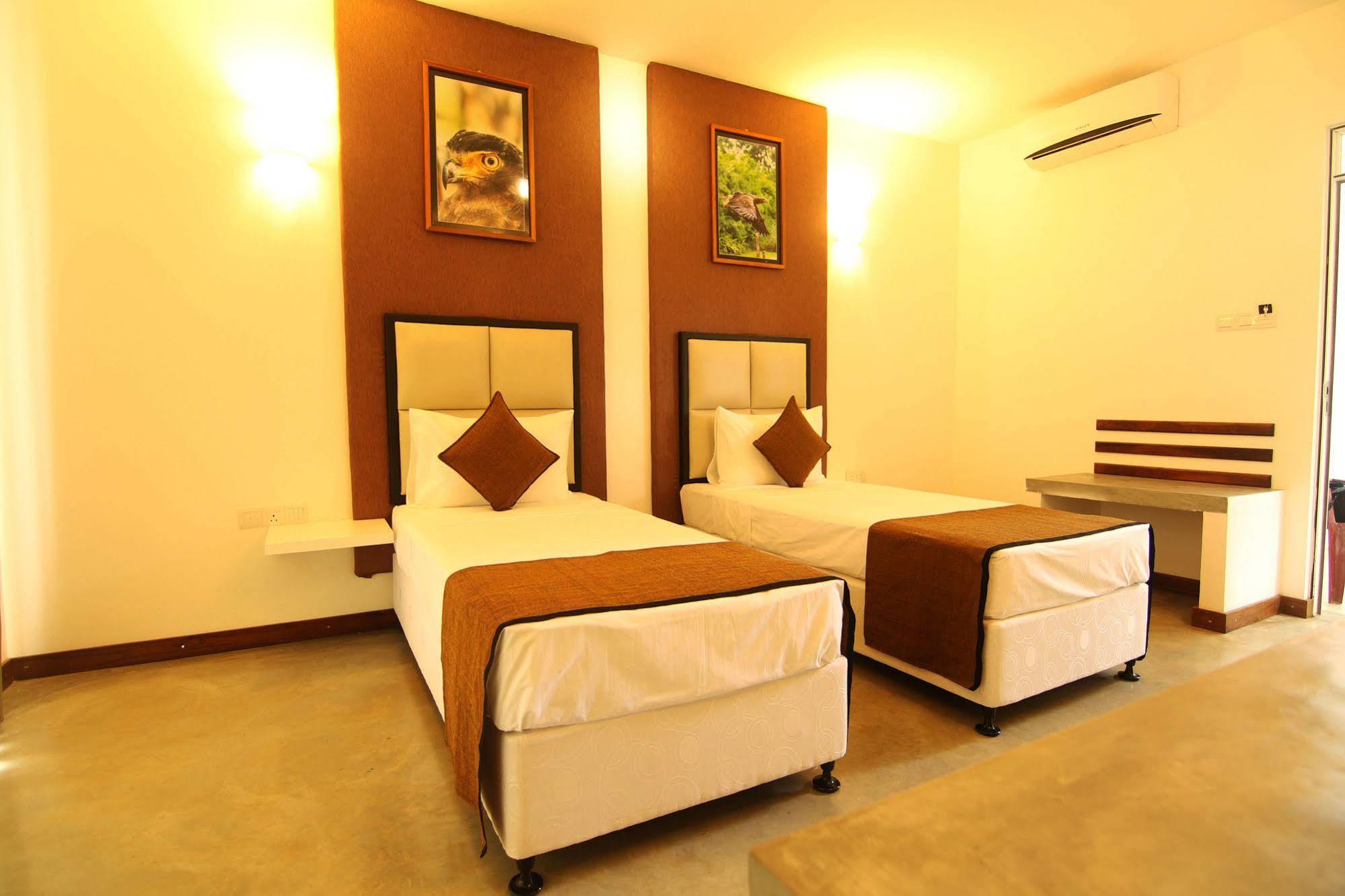 Jade Green Hotel Hambantota Esterno foto