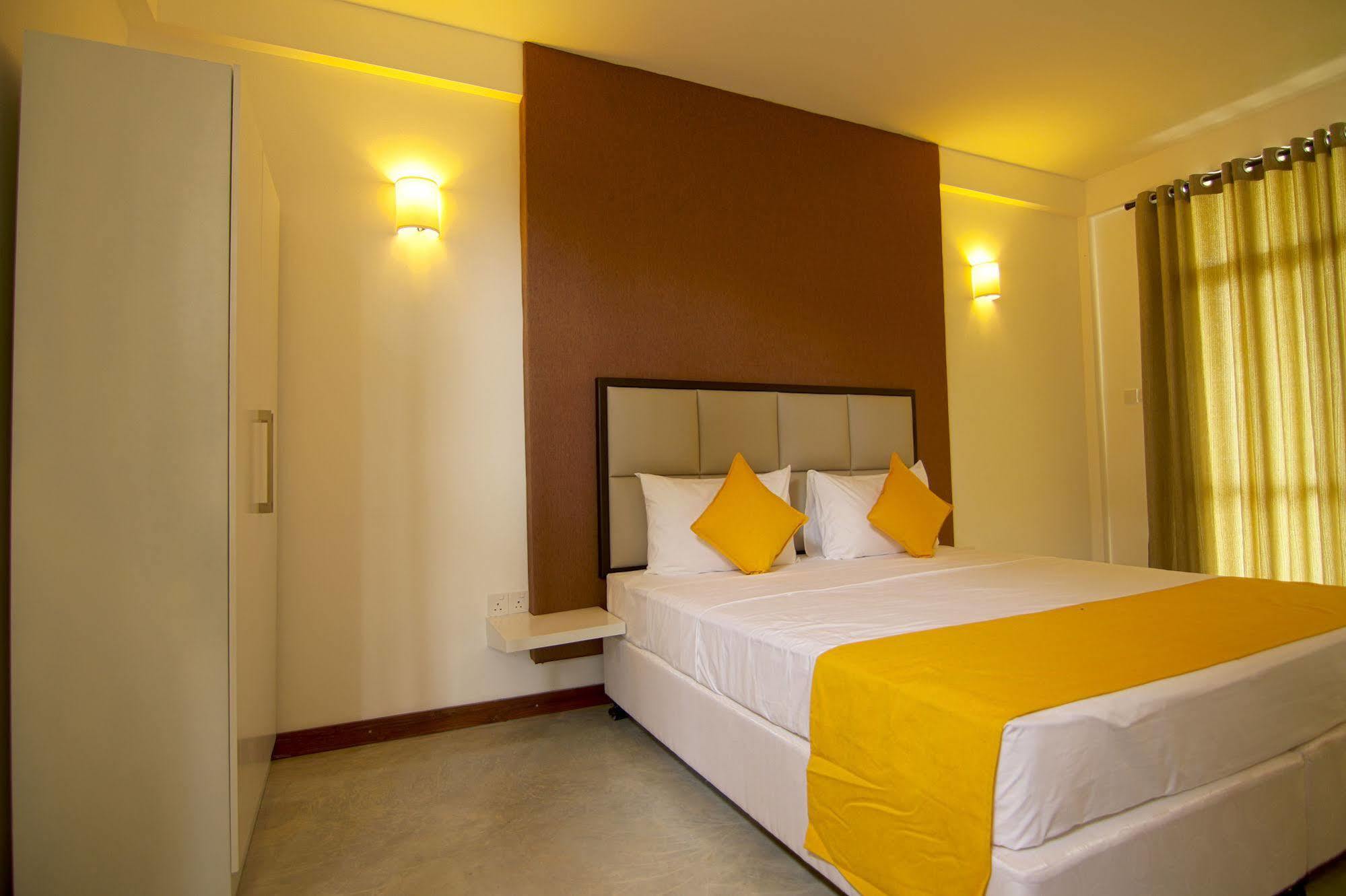 Jade Green Hotel Hambantota Esterno foto