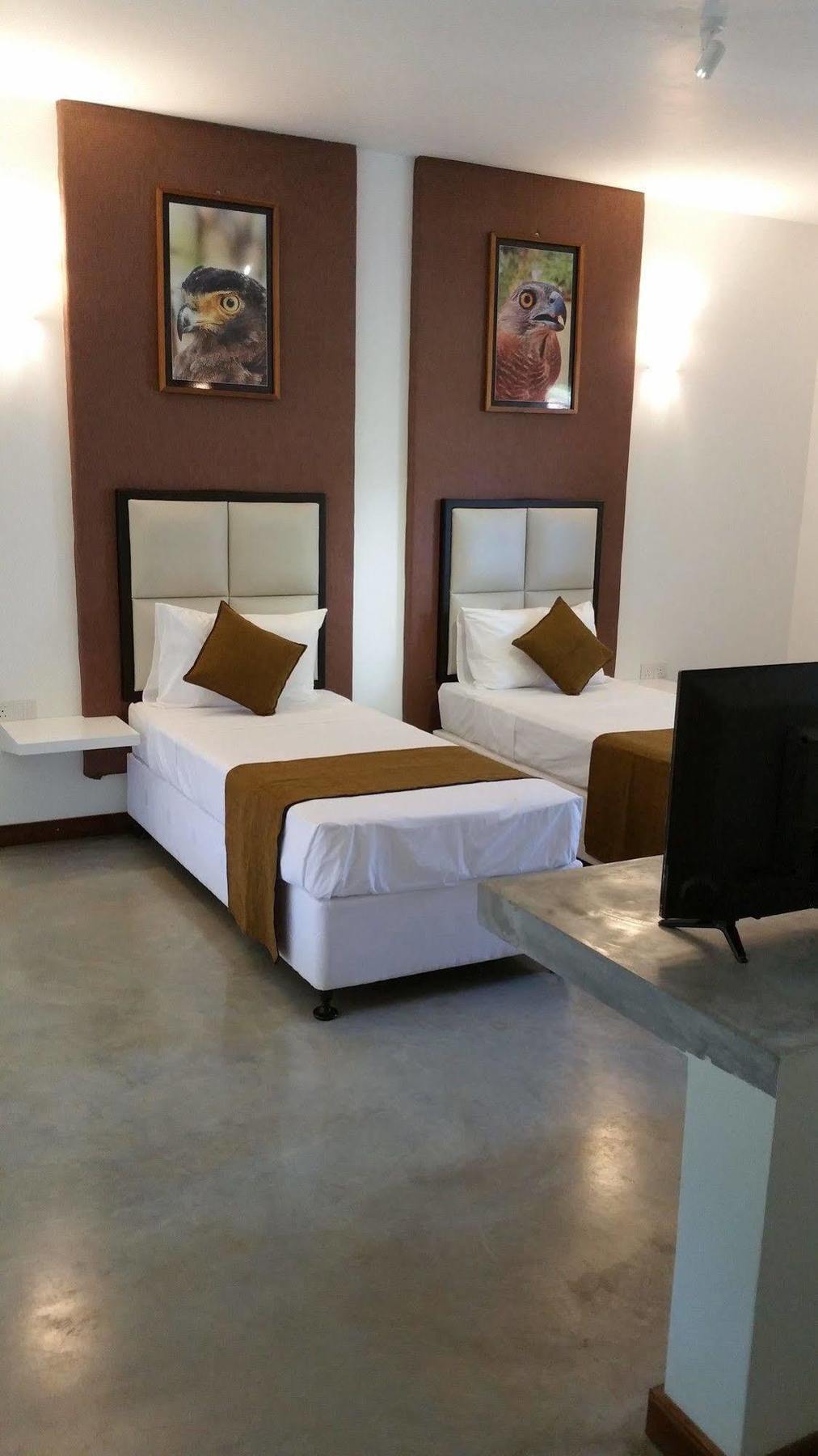 Jade Green Hotel Hambantota Esterno foto